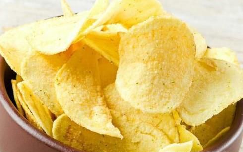 自制薯片、炸薯片做法——怎样在家做小吃炸薯片