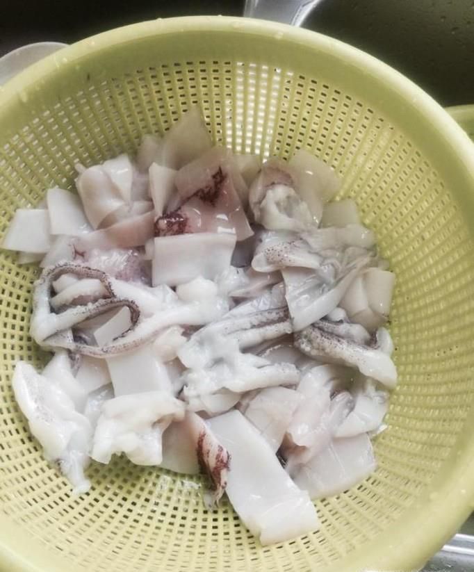 葱爆鱿鱼（只要四步哦）