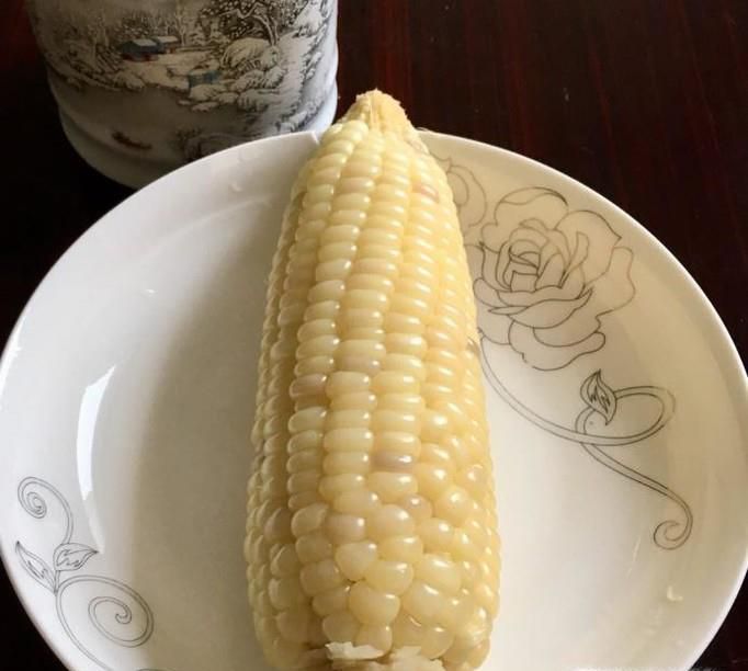 如何用电饭锅煮玉米