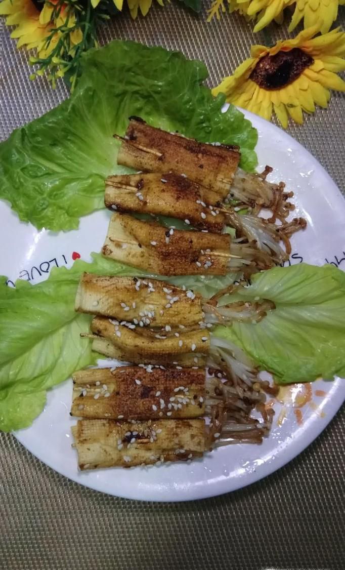 怎样做美味的豆腐皮金针菇卷？