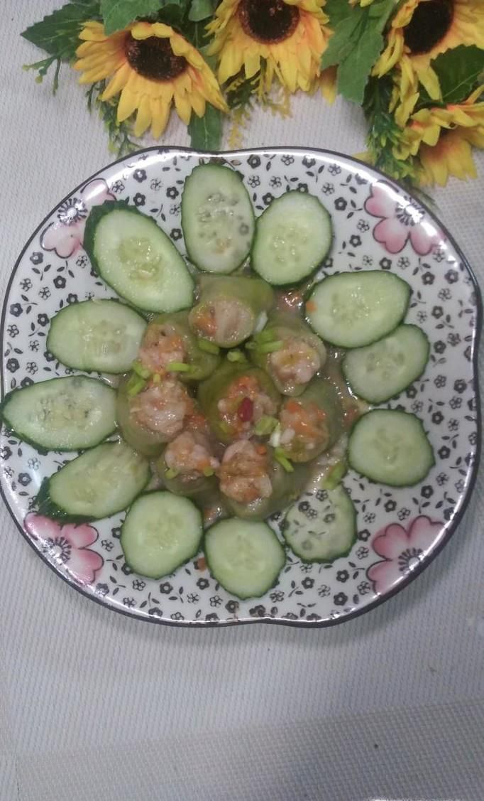 怎样做美味的胡萝卜肉丝瓜卷？