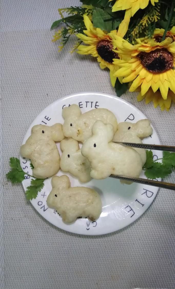 怎样用土豆做兔子花卷？