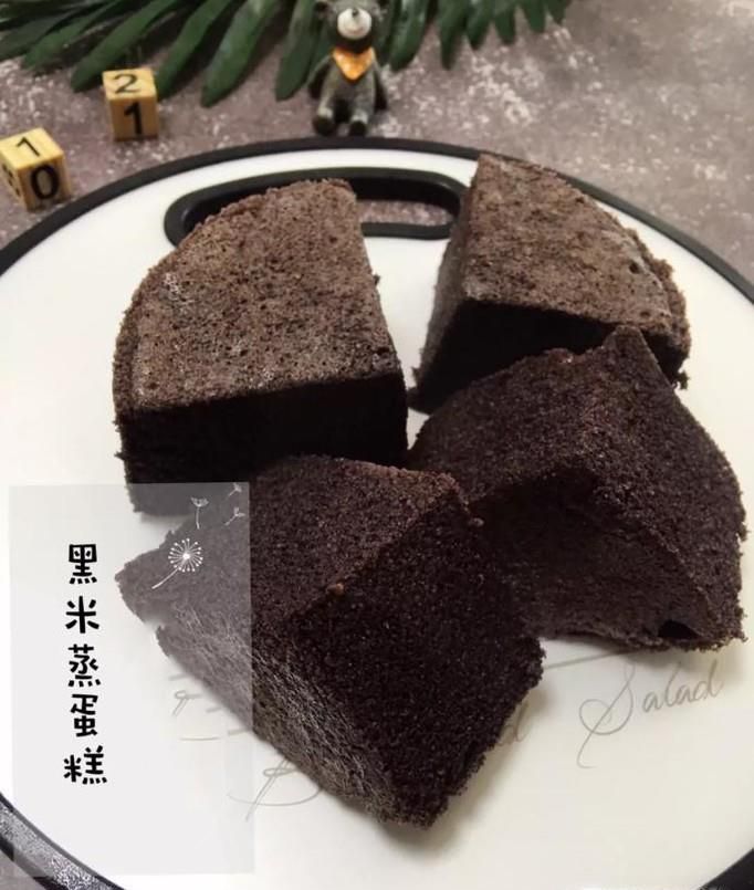 如何做黑米蒸蛋糕才好吃？