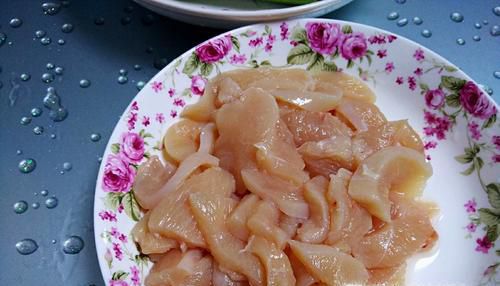 香椿鸡脯的做法