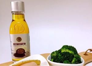 如何做适合7-8个月宝宝吃的西兰花鸡肉泥？