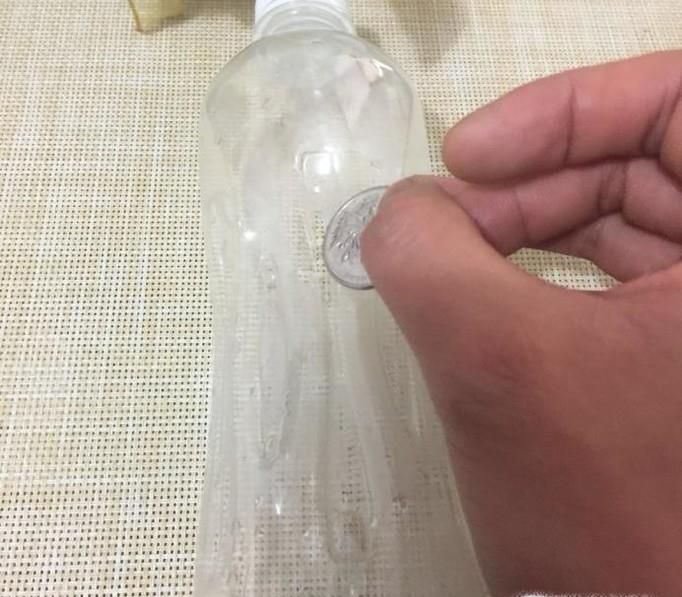 宝宝幼儿园手工制作之飞机模型储蓄罐