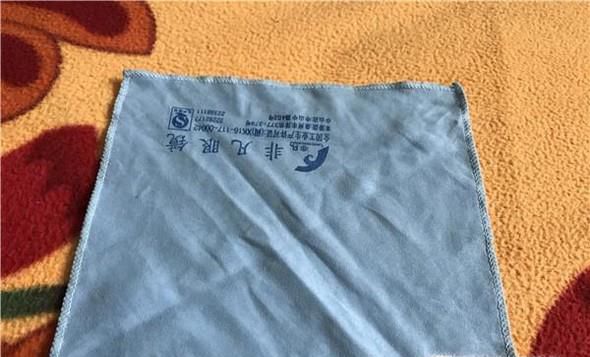 教你怎样用手帕折出只萌兔子