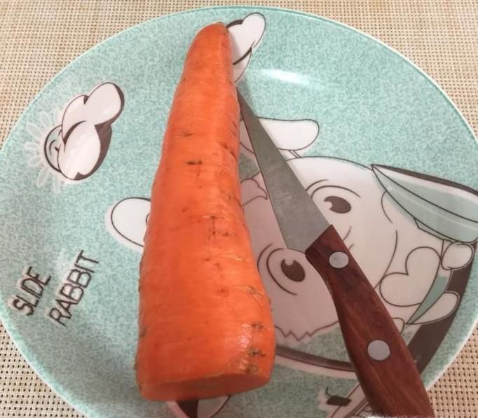 用胡萝卜雕刻宝塔