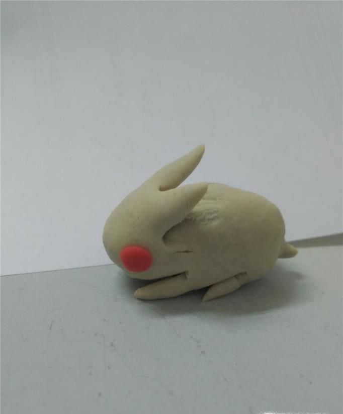 如何用橡皮泥捏只小兔子