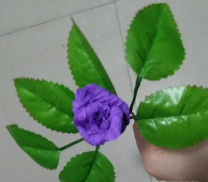 DIY皱纹纸蓝色妖姬花骨朵的制作