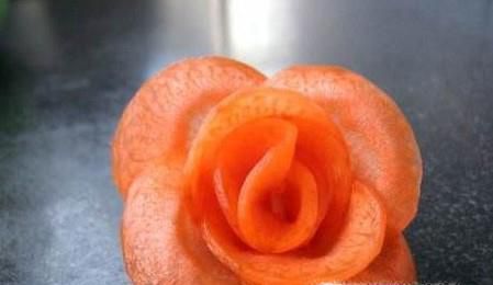 摆盘装饰胡萝卜花瓣的简易做法