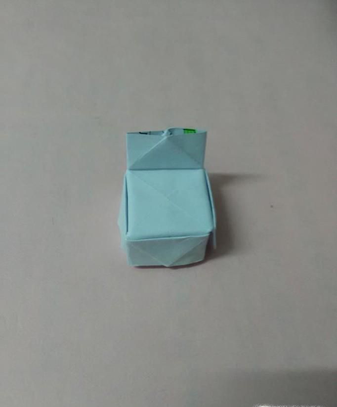 如何用纸来折小椅子