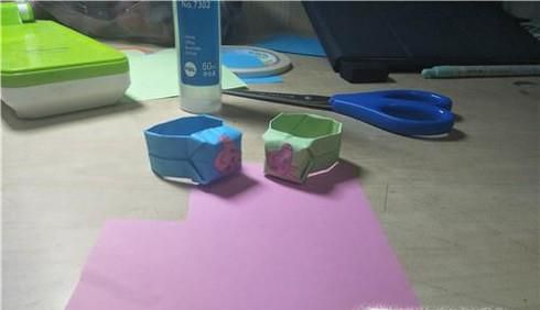如何做一个纸质的小猪佩奇手表