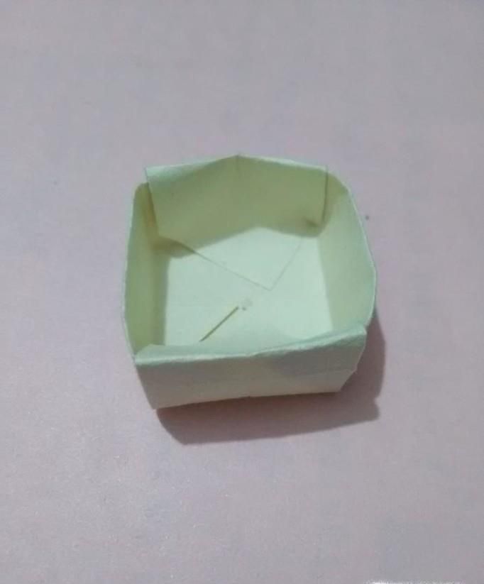 如何(用纸)折一个纸收纳盒(方盒)?