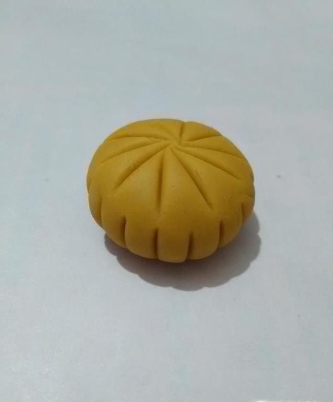 如何用黏土做一个月饼