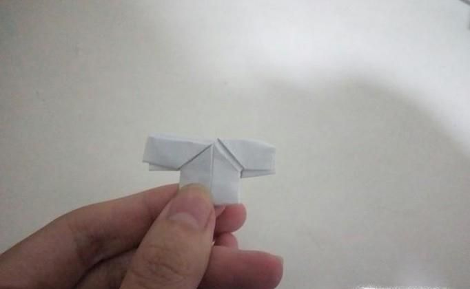 怎么用纸折小衣服？