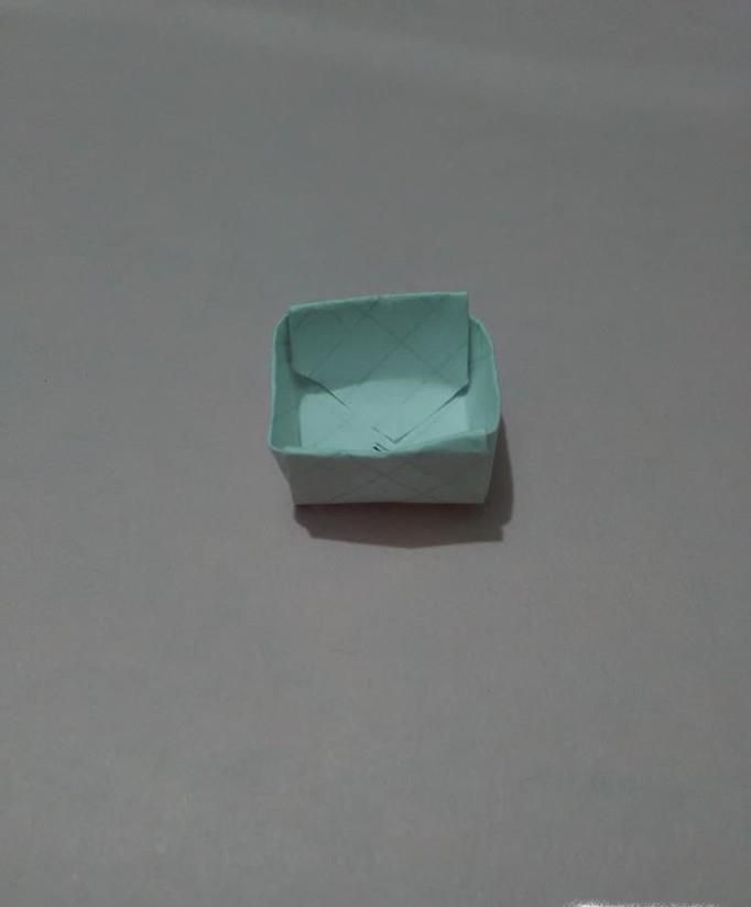 (折纸教程)怎样折一个漂亮的盒子