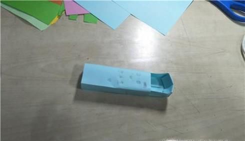 如何折一个文具盒?