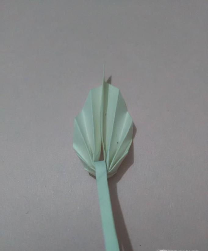 怎样用纸折出简单好看的叶子?