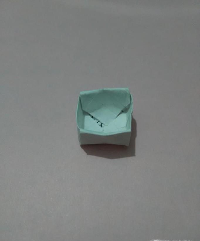 如何叠简易的小纸盒
