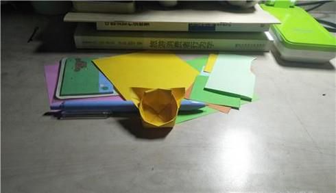 如何折一个可爱的收纳盒