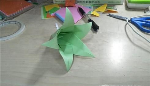 如何折叠一个喇叭花?