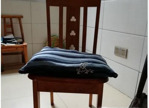 如何制作冬天使用的简易椅子垫?