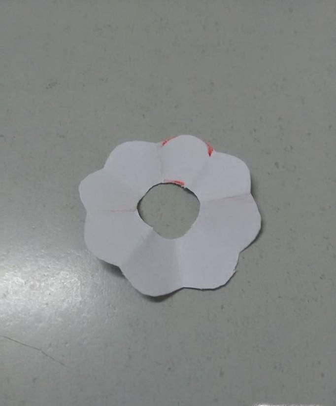 圆形小花的剪纸教程