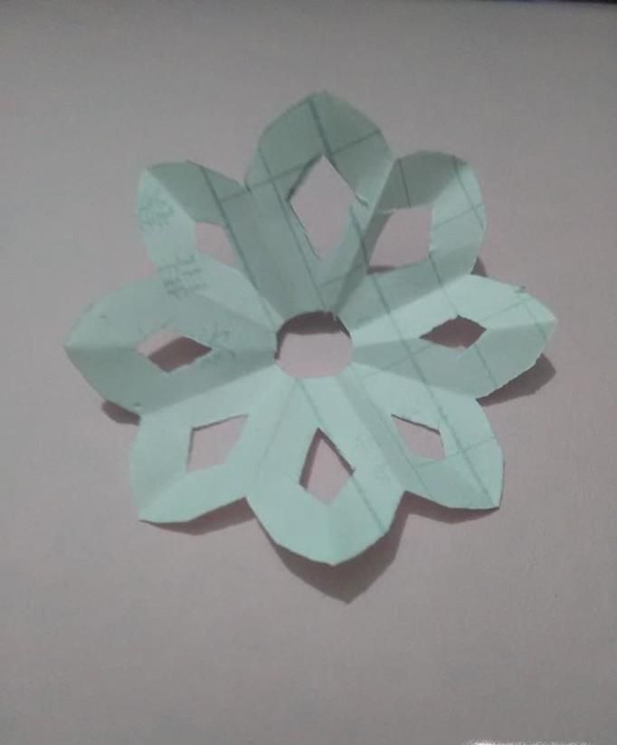 八瓣花的折剪方法