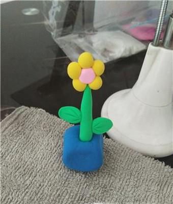 如何用橡皮泥制作漂亮的立体花朵