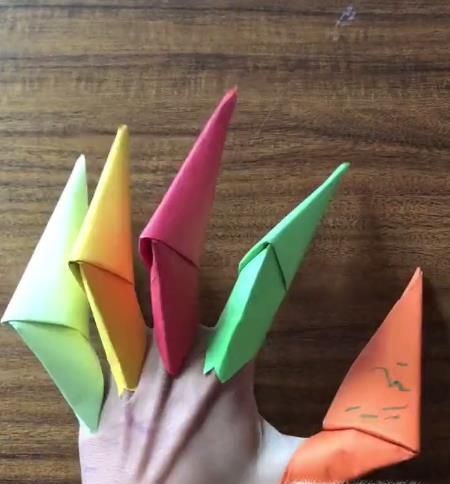 如何制作纸指甲