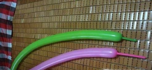 怎样用气球折玫瑰花