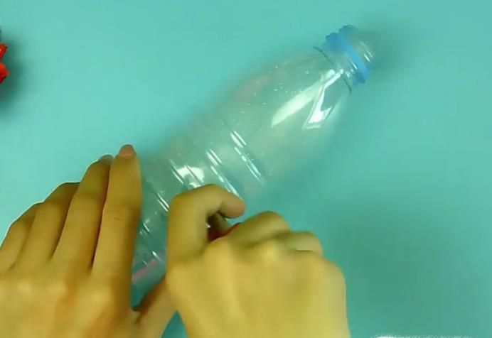 怎样利用矿泉水瓶制作灯笼