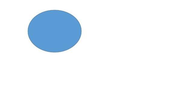 家长陪儿童画菠萝人给花浇水