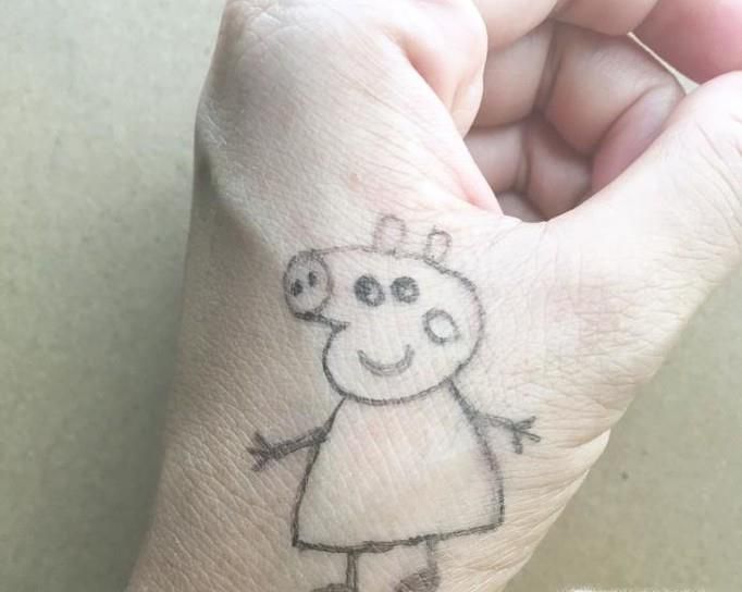 怎么在手上画小纹身