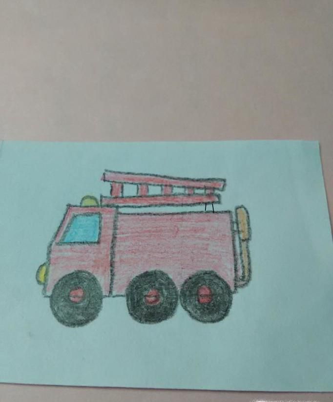 带颜色的消防车简笔画怎么画