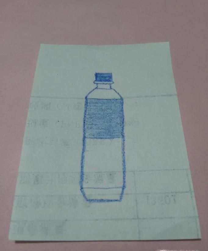 如何画矿泉水瓶子简笔画