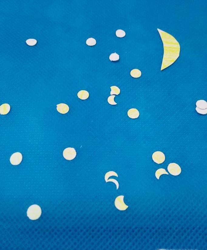 幼儿趣味粘贴画:夜晚的星空