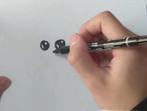 怎样用简笔画出一个Q版的女教师?
