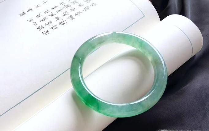翡翠手镯如何鉴定真假
