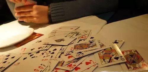 扑克牌升级怎么玩？