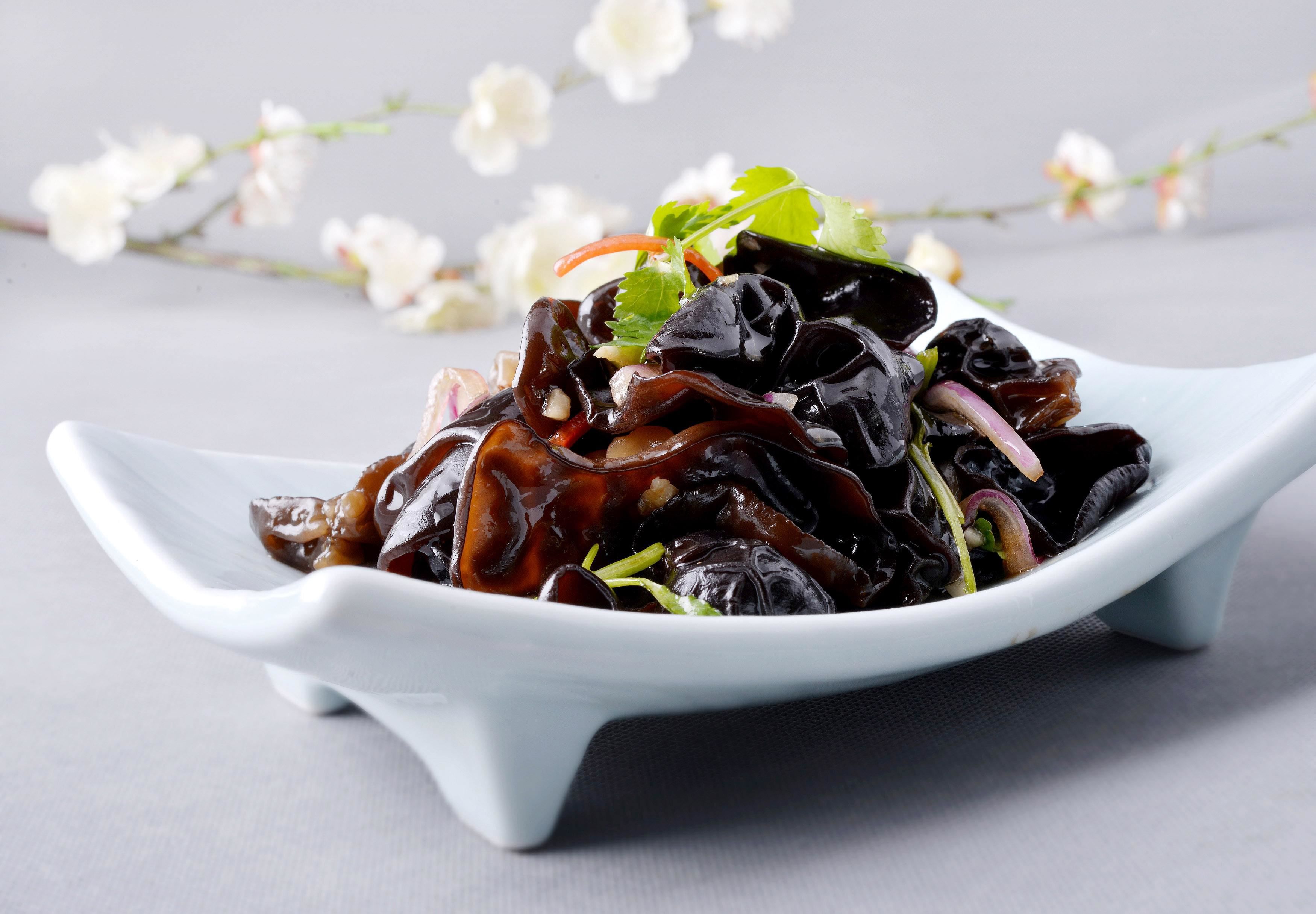 木耳和鸡肉一起吃会导致痔疮吗？