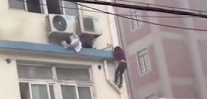 不慎从高处坠下应如何做可减小伤害