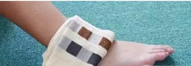 扭伤脚肿了怎么消肿