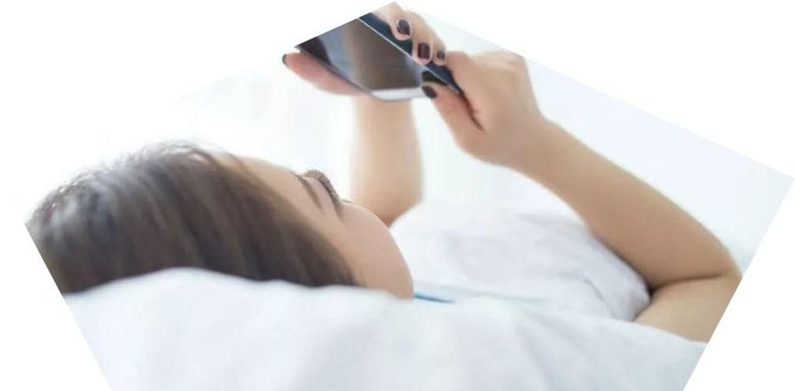 长期玩手机对眼睛不好是不是