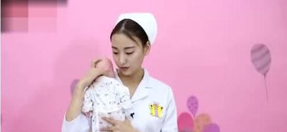 宝宝吐奶或胃食管反流的原因