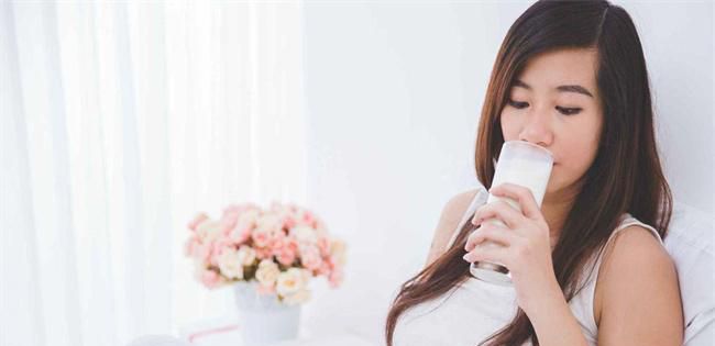 坐月子期间可以吃油腻食物吗