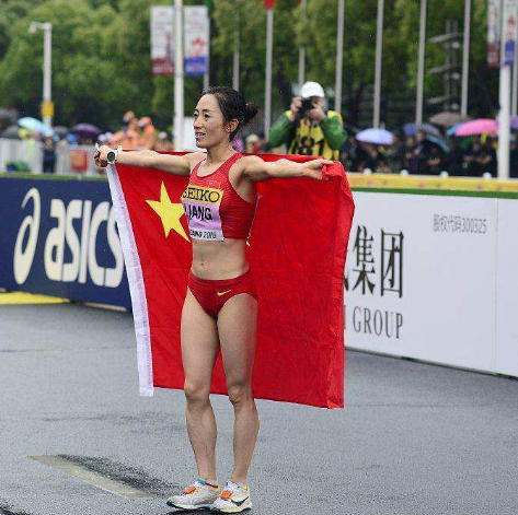 2018年田径美女梁瑞破世界纪录 50公里梁瑞夺冠